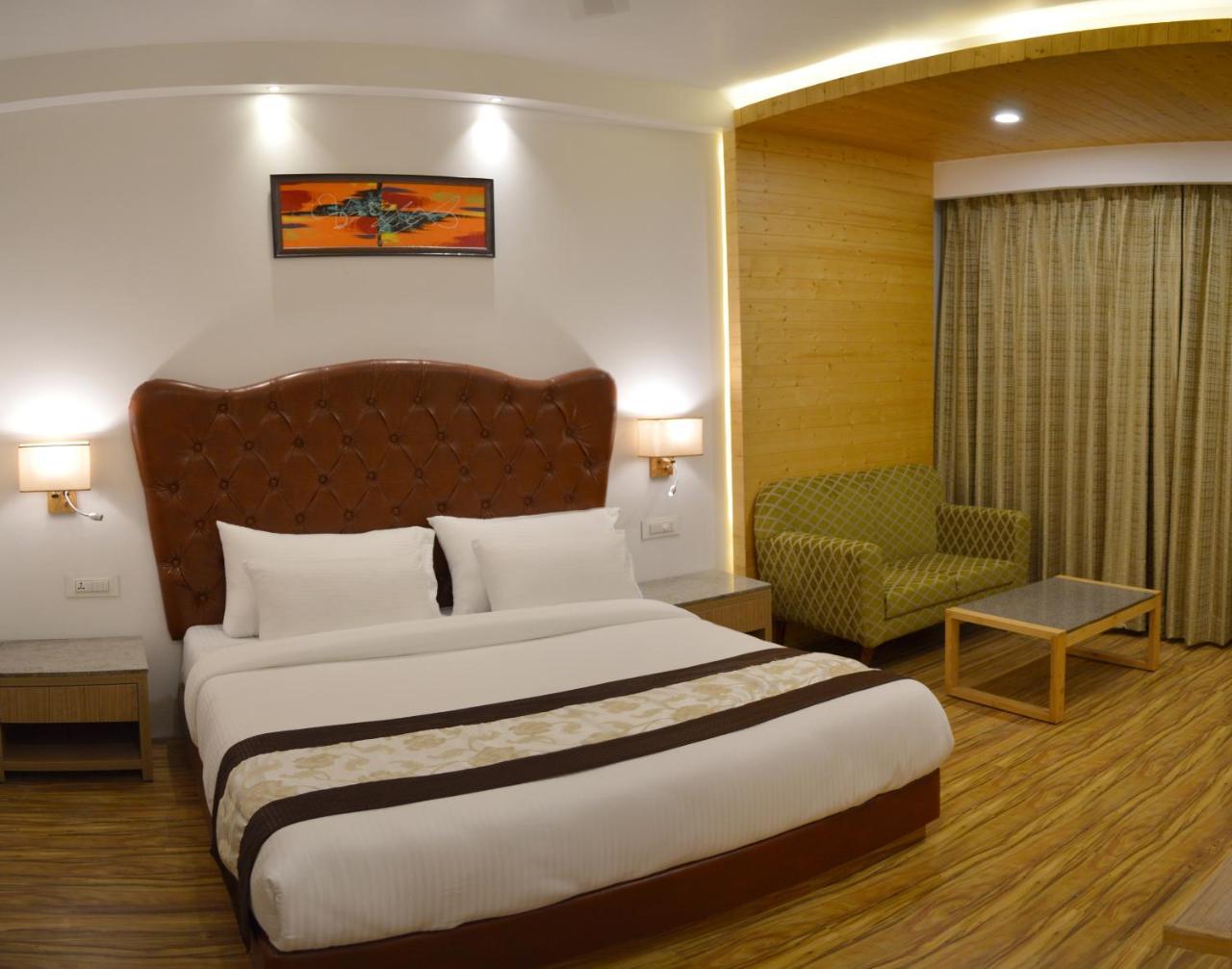 The Orchard Greens Resort - A Centrally Heated Property Manāli Buitenkant foto